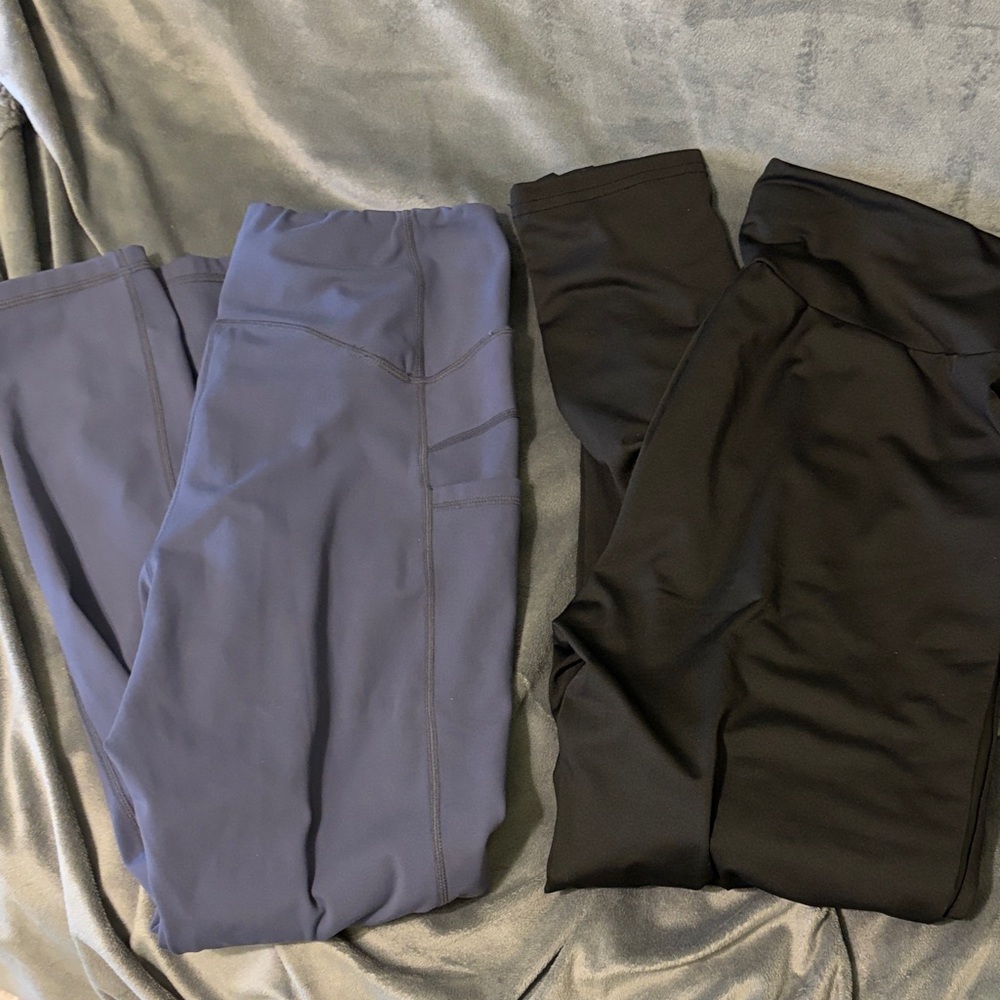 Pair of Soft High-Waist Leggings in Dusty Blue and Black